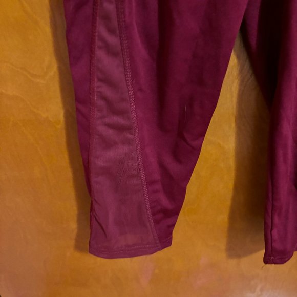 C-mode Athletic Capri Maroon size S/M - Picture 6 of 13